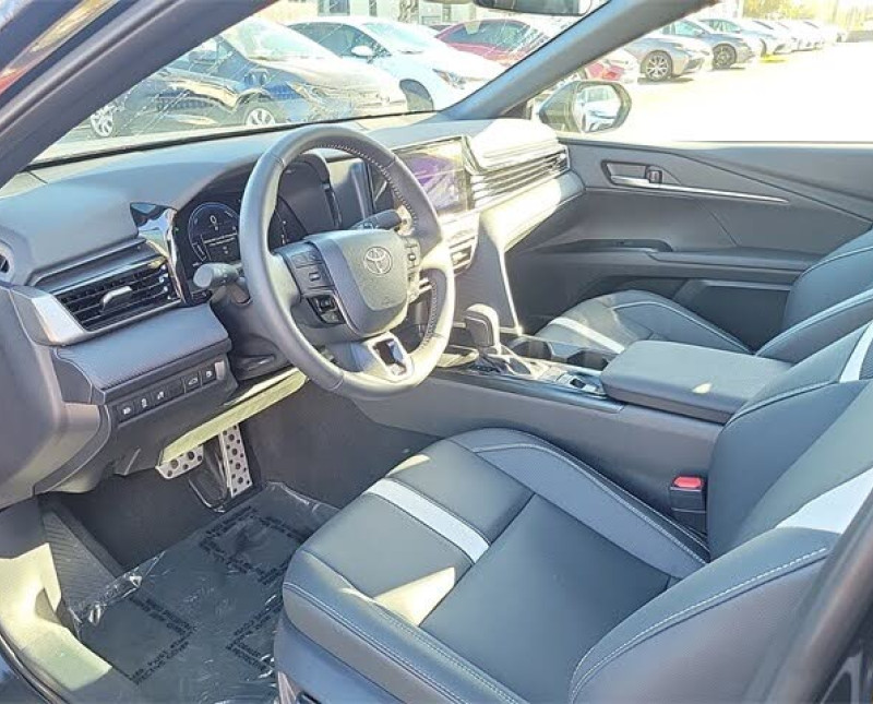 2025 Toyota Camry SE FWD