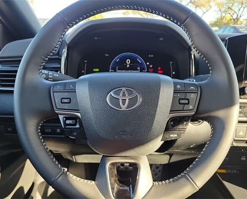 2025 Toyota Camry SE FWD