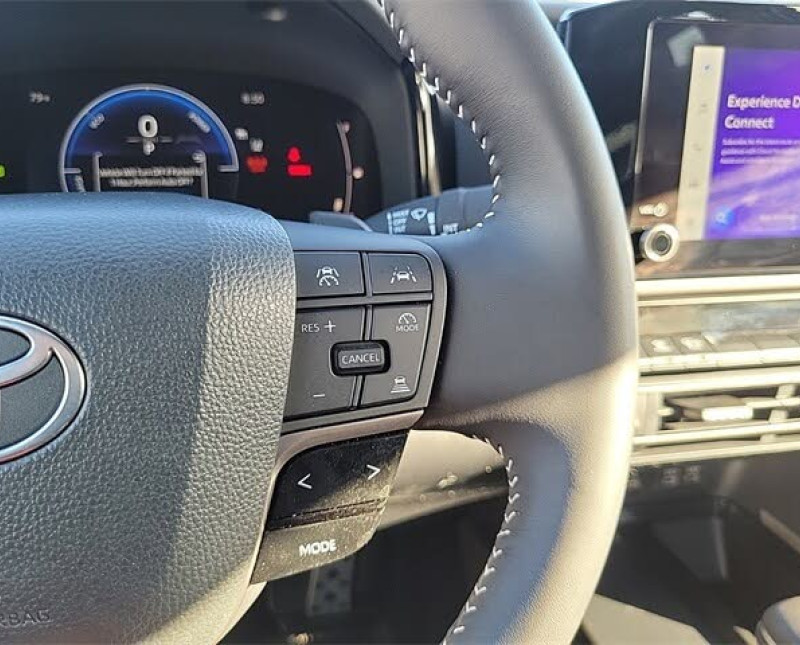 2025 Toyota Camry SE FWD