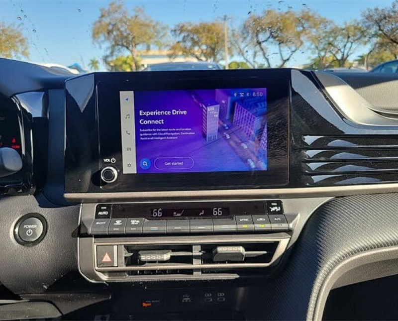 2025 Toyota Camry SE FWD