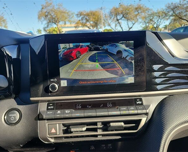 2025 Toyota Camry SE FWD