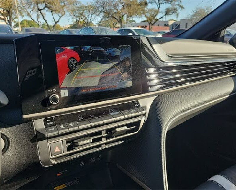 2025 Toyota Camry SE FWD