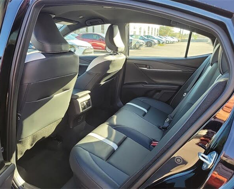 2025 Toyota Camry SE FWD