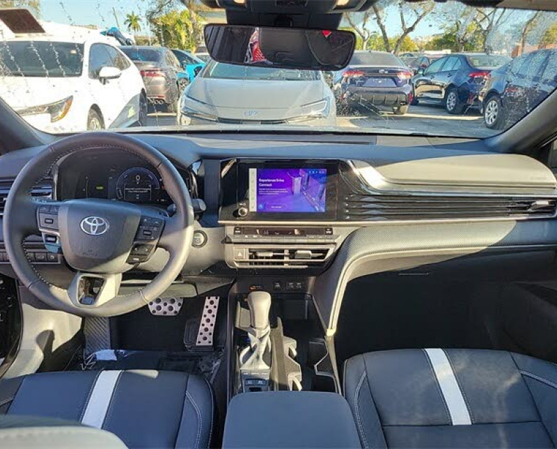 2025 Toyota Camry SE FWD