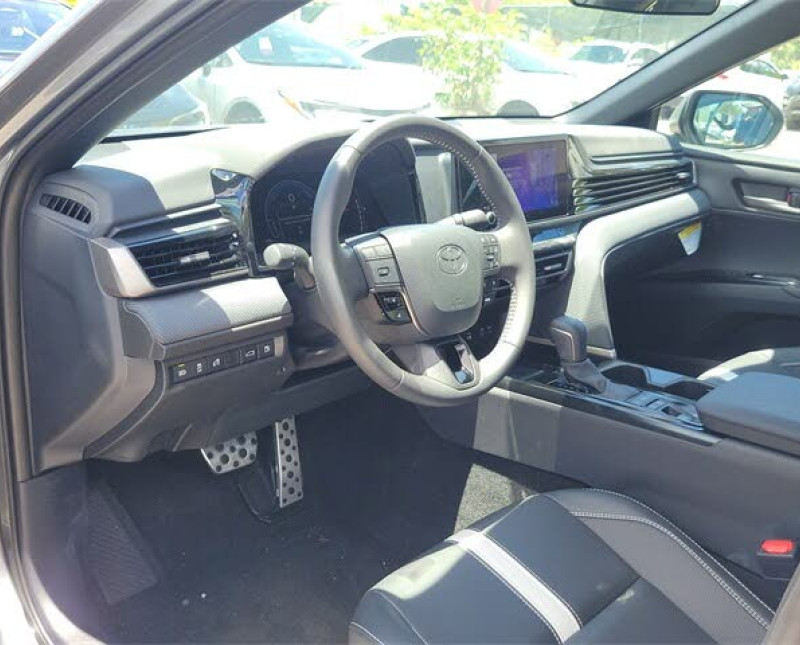 2025 Toyota Camry SE FWD
