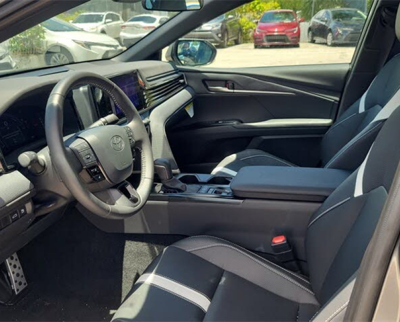2025 Toyota Camry SE FWD