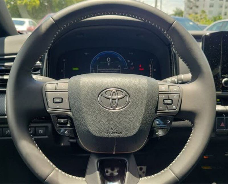 2025 Toyota Camry SE FWD