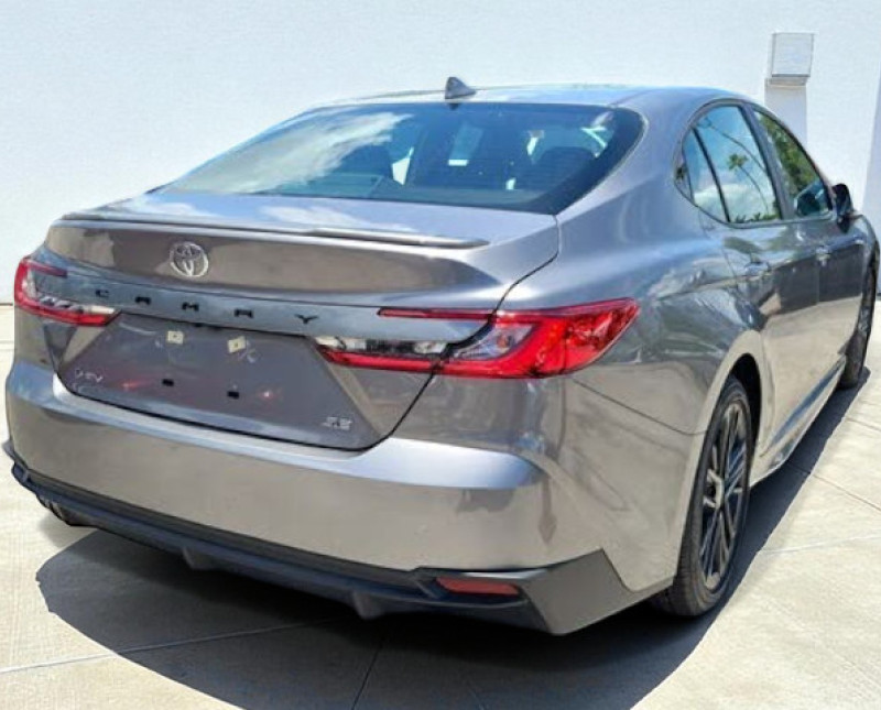 2025 Toyota Camry SE FWD