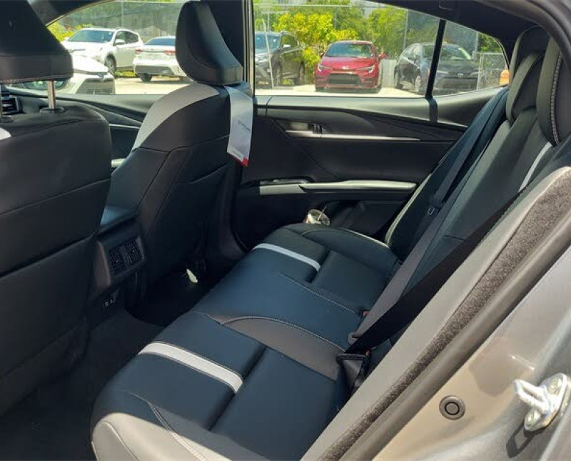 2025 Toyota Camry SE FWD